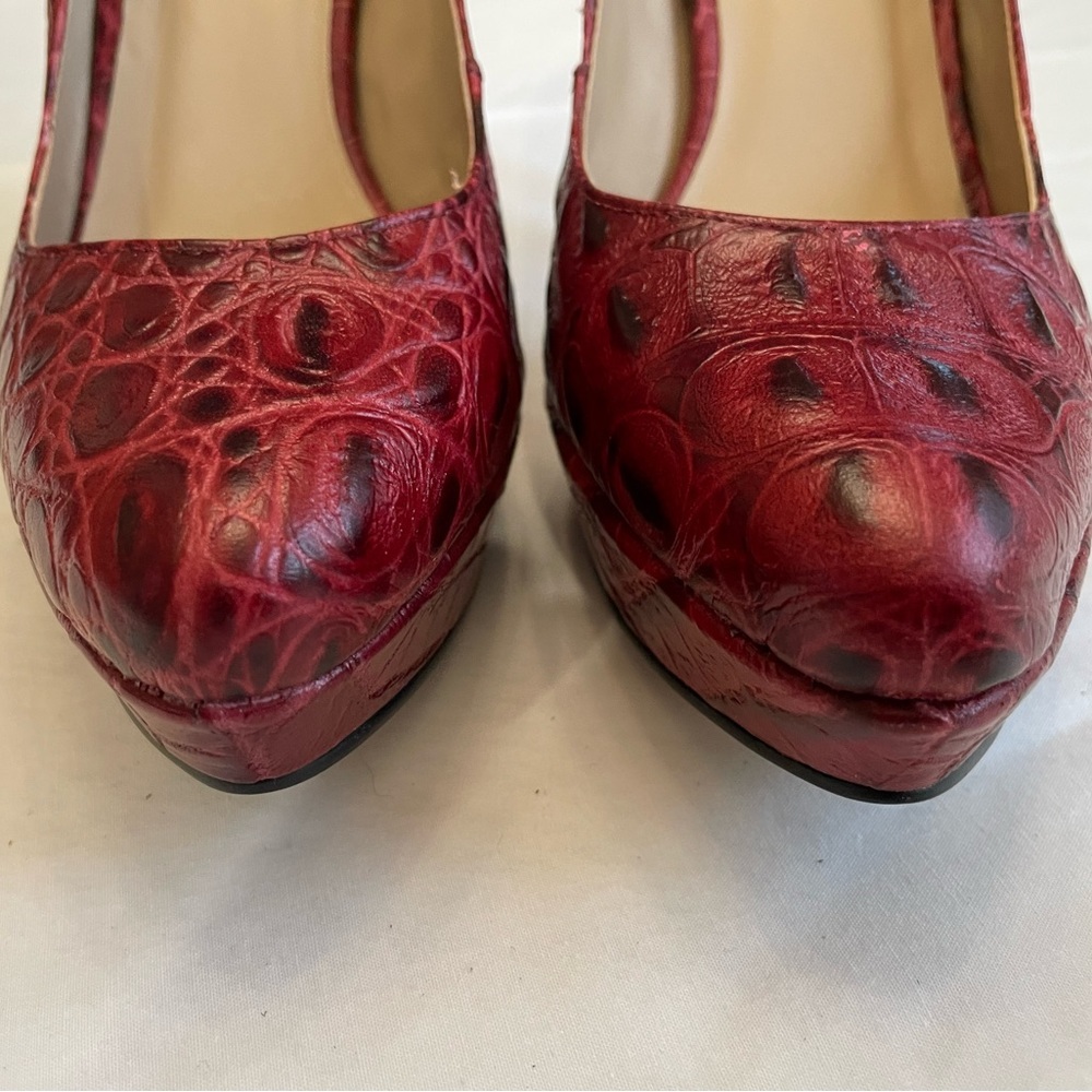 Talbots burgundy faux snakeskin 4 inch platform heels size 6 - Picture 6 of 9